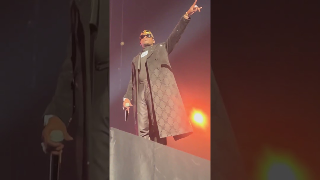 L’entrée de @sidikidiabateoff à #Paris #Defense #arena